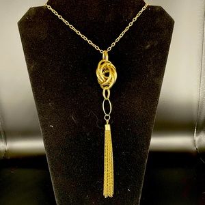Chunky gold, colored knot with chain tassel N130